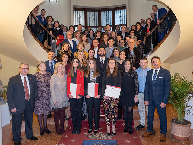Premios del Colegio de Graduados Sociales y la UJI a estudiantes de Grado